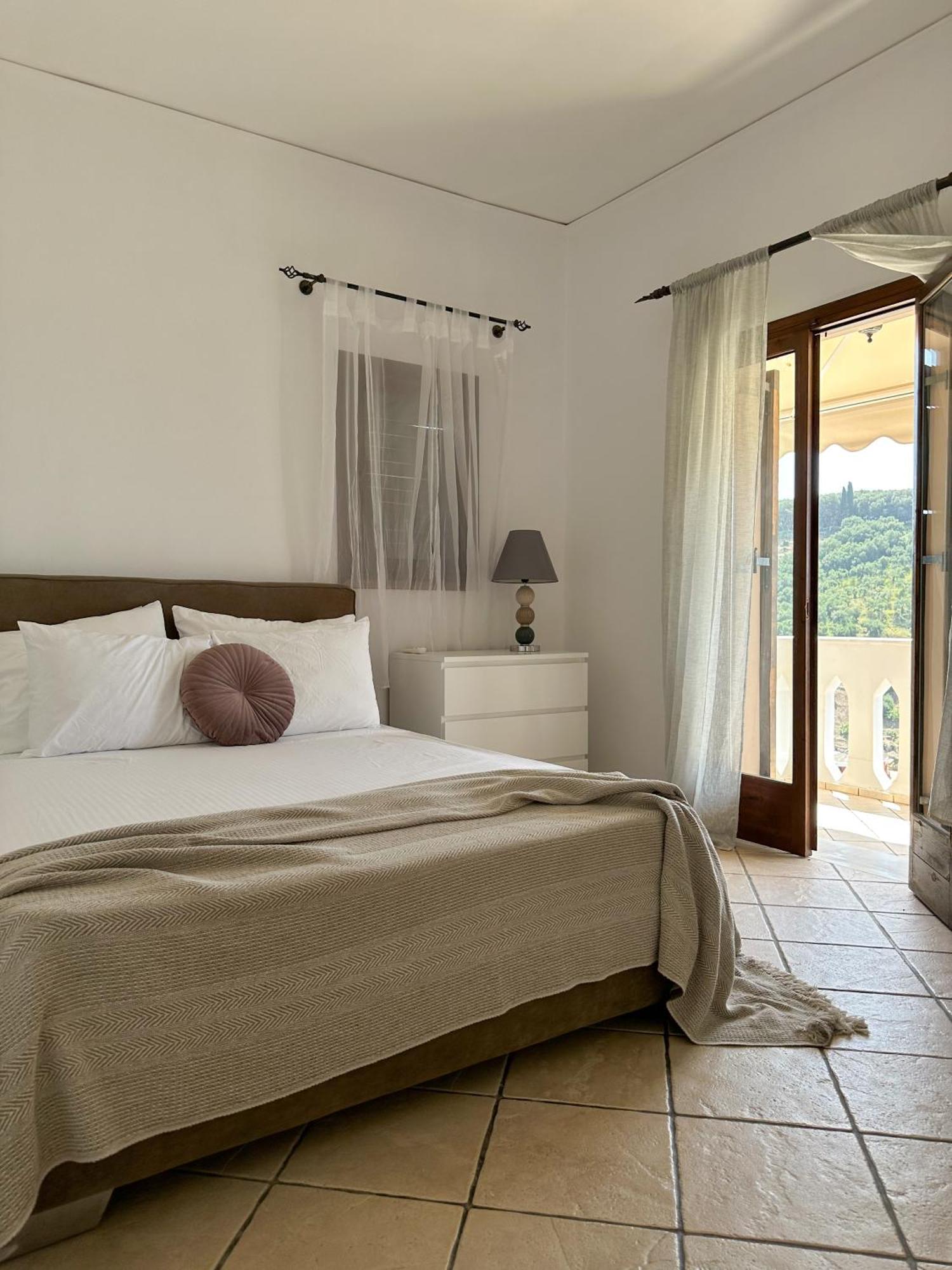 Views Apartments & Suites Parga Bagian luar foto